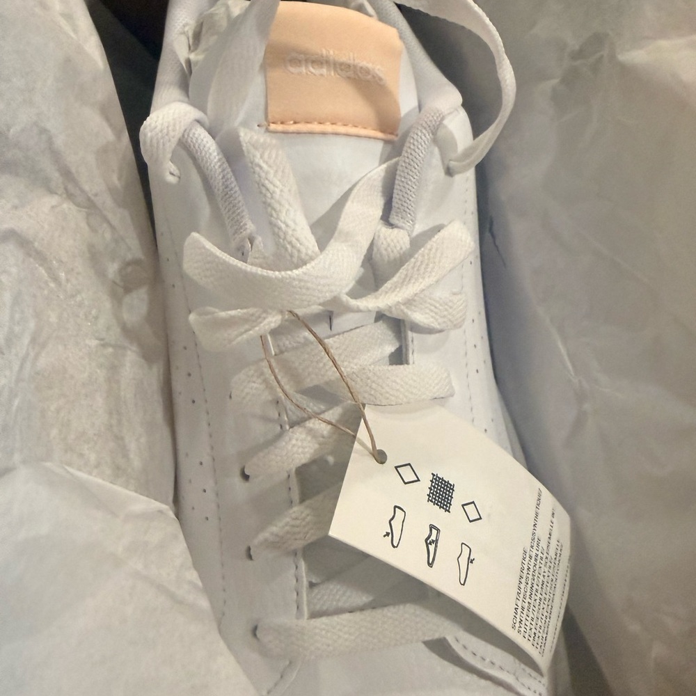 adidas Navy and White Advantage Shoe Box Label